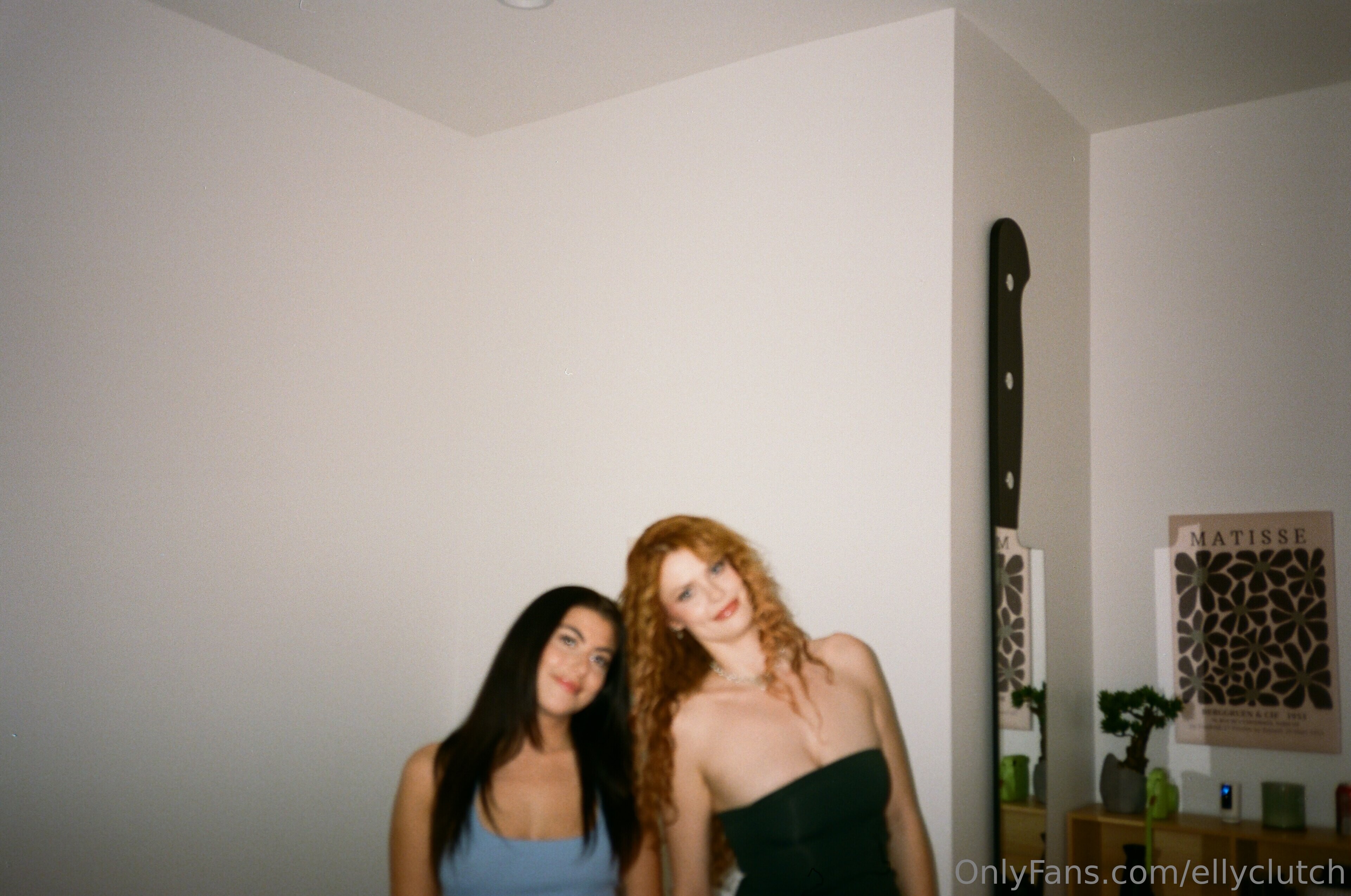 Photo full Elly Clutch